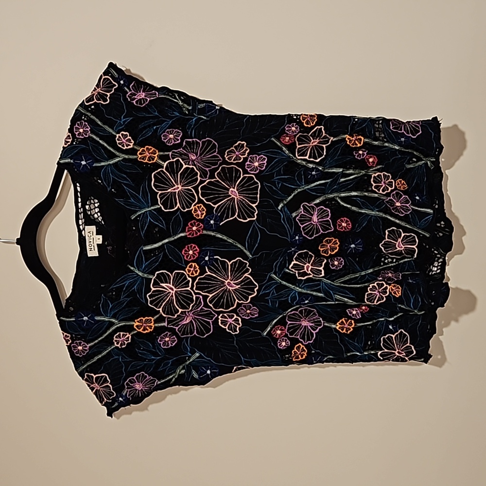 Floral embroidered black sleeveless top Small vibrant colors gorgeous detail - Picture 6 of 8